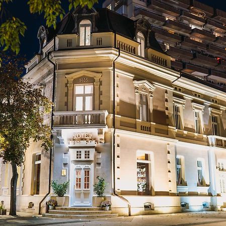Хотел Театъръ Hotell Pleven Exteriör bild