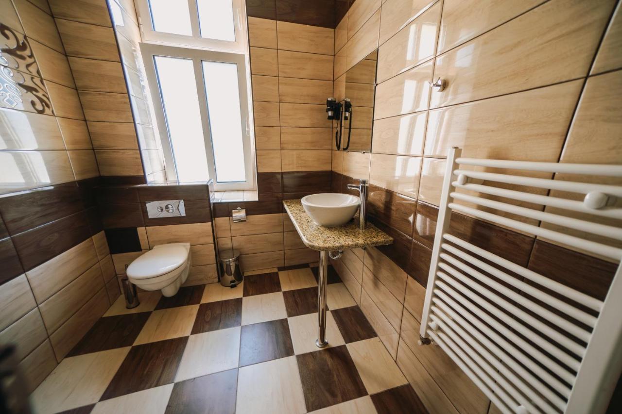 Хотел Театъръ Hotell Pleven Exteriör bild