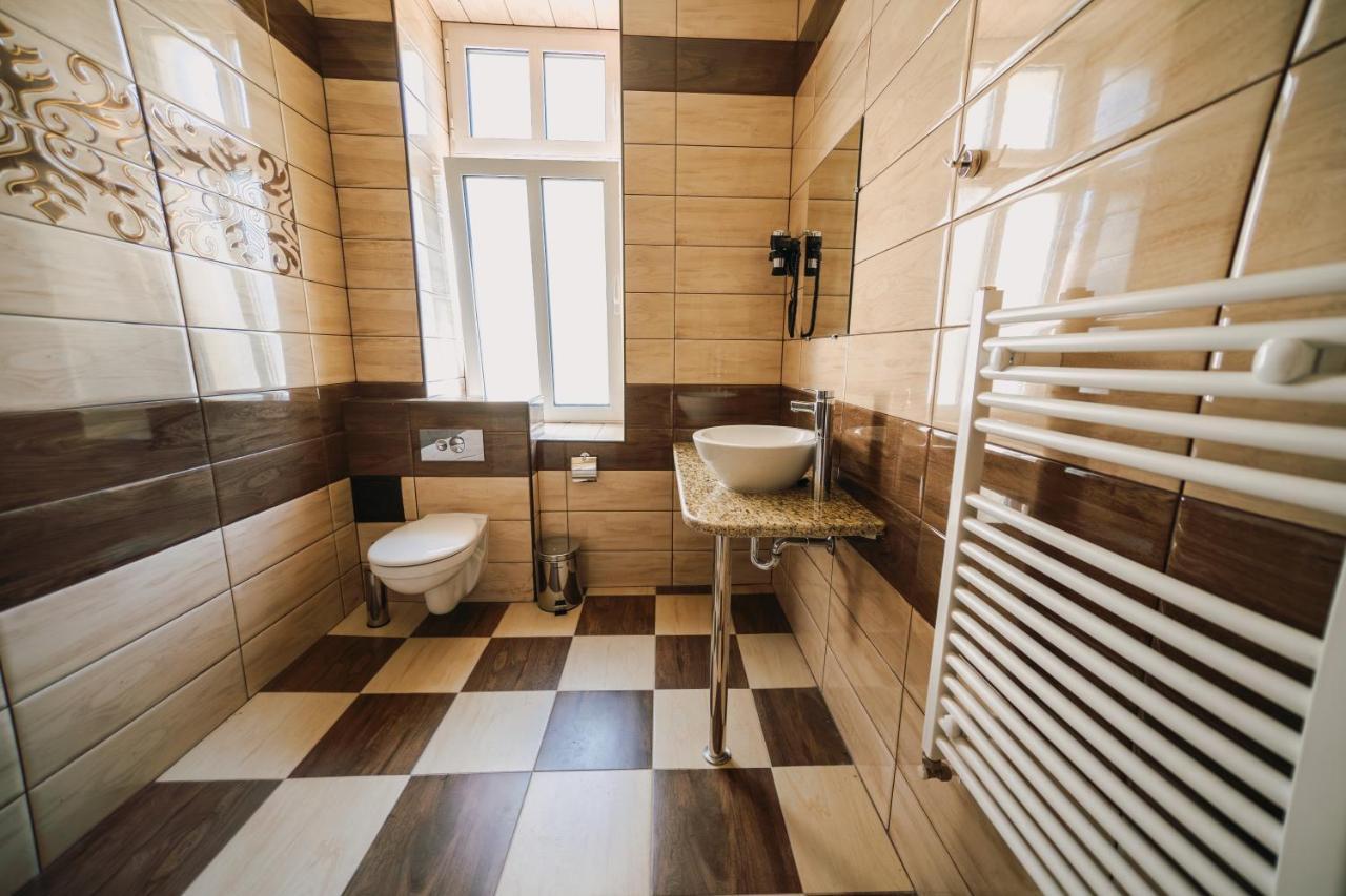 Хотел Театъръ Hotell Pleven Exteriör bild