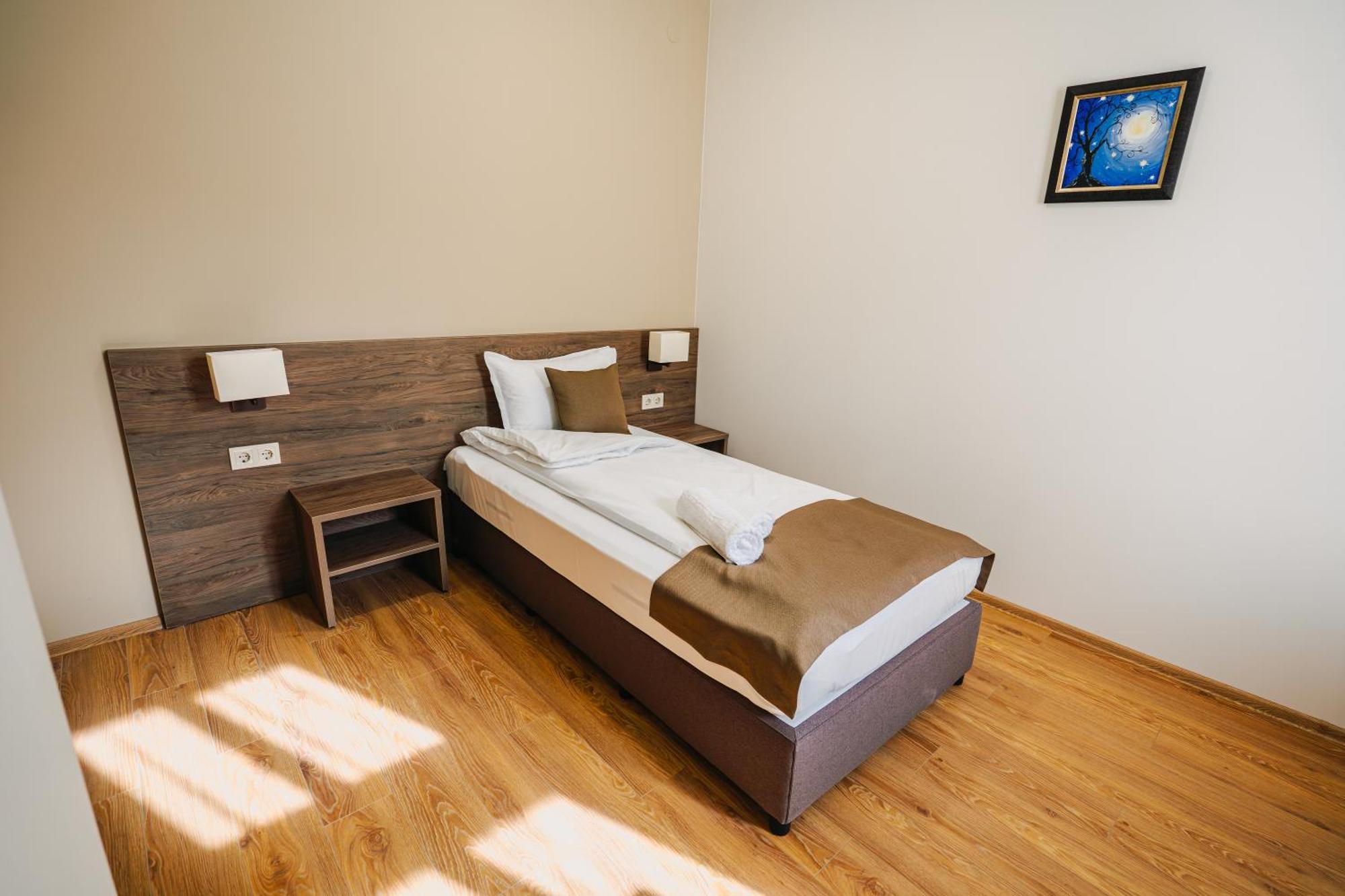 Хотел Театъръ Hotell Pleven Exteriör bild