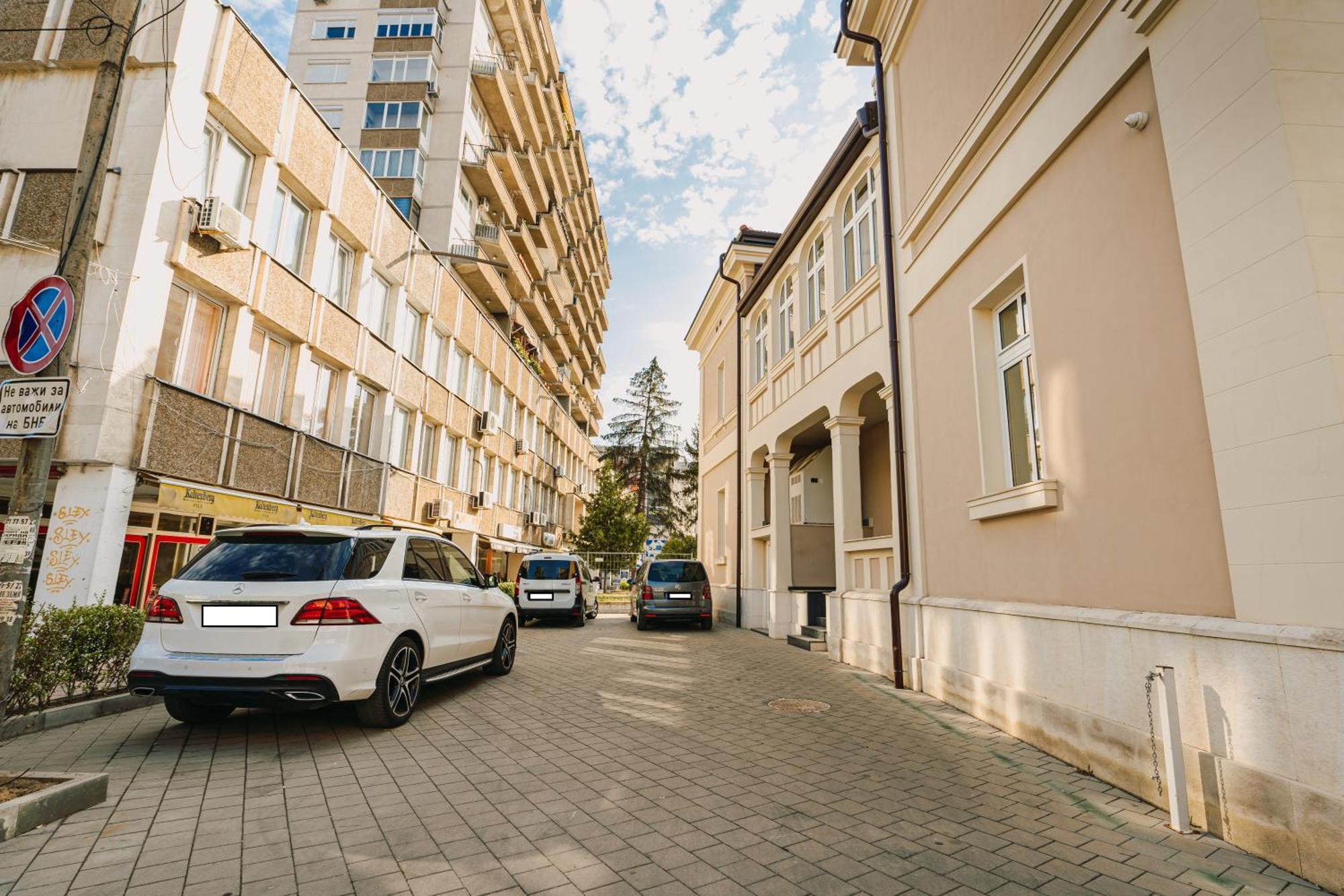 Хотел Театъръ Hotell Pleven Exteriör bild