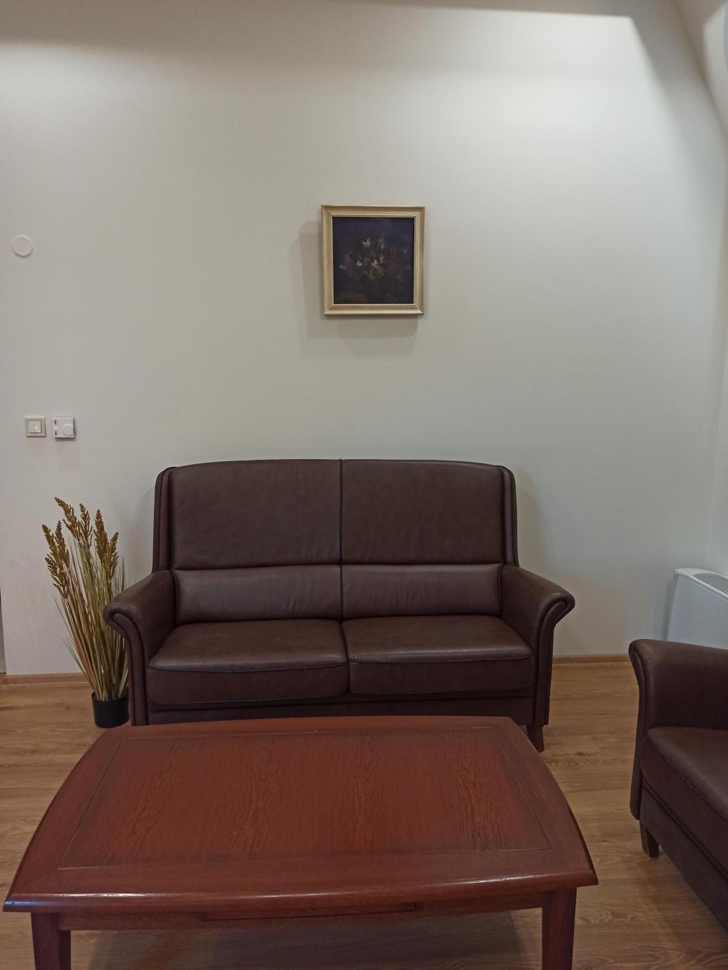 Хотел Театъръ Hotell Pleven Exteriör bild