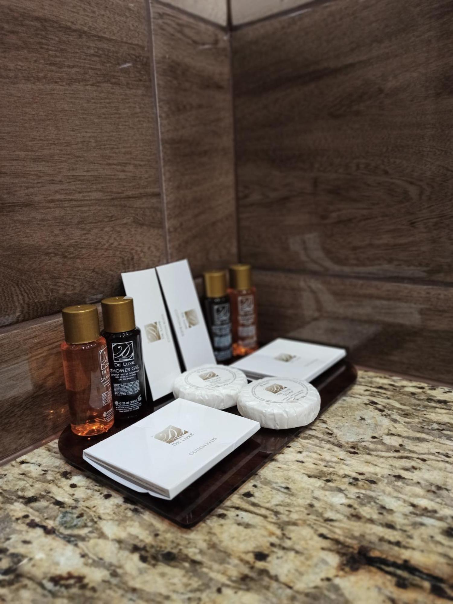 Хотел Театъръ Hotell Pleven Exteriör bild