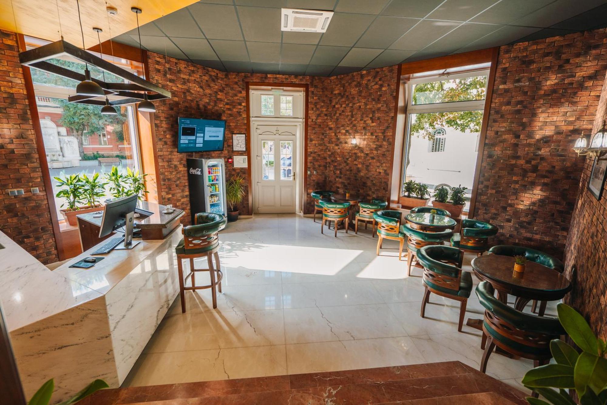 Хотел Театъръ Hotell Pleven Exteriör bild