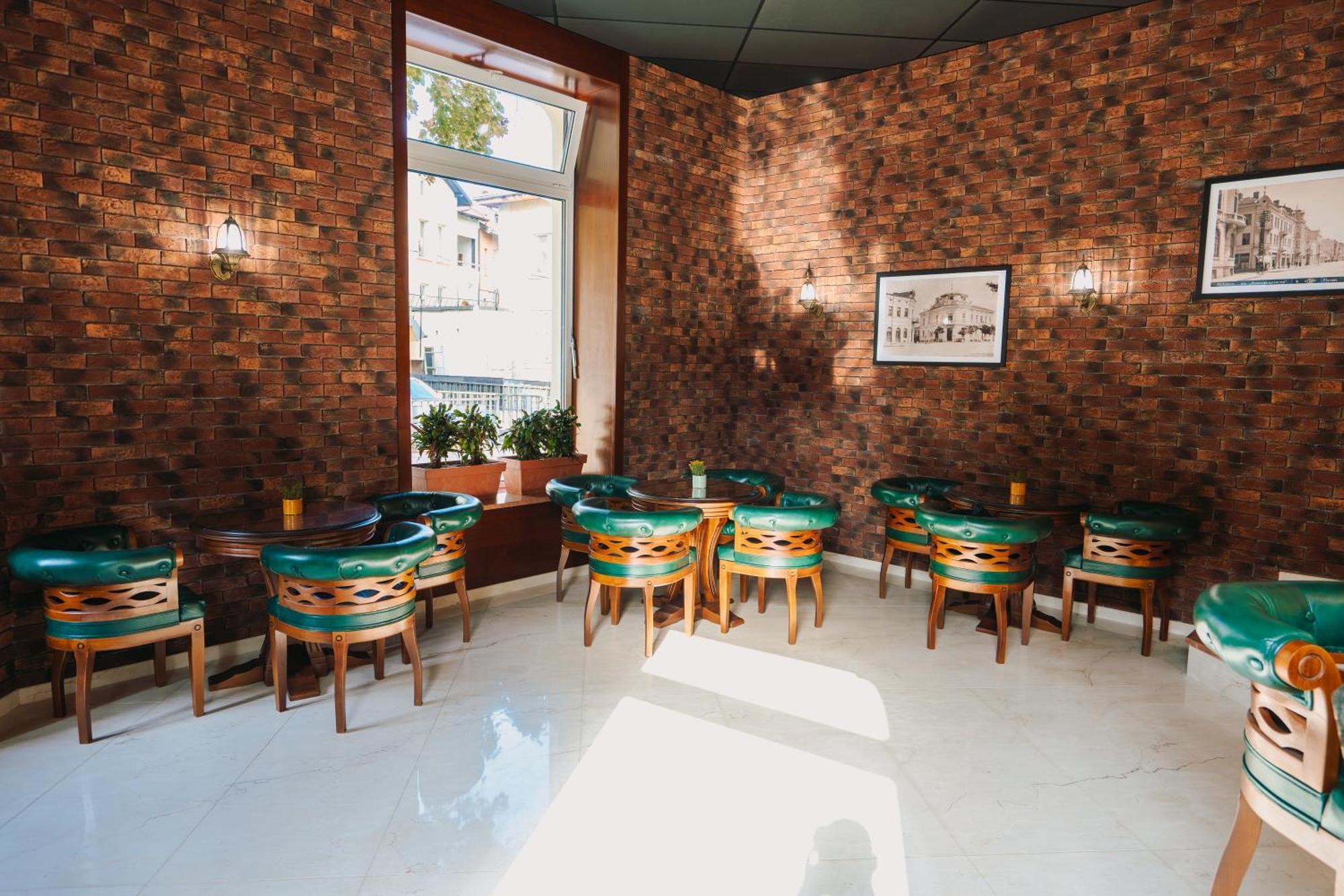 Хотел Театъръ Hotell Pleven Exteriör bild