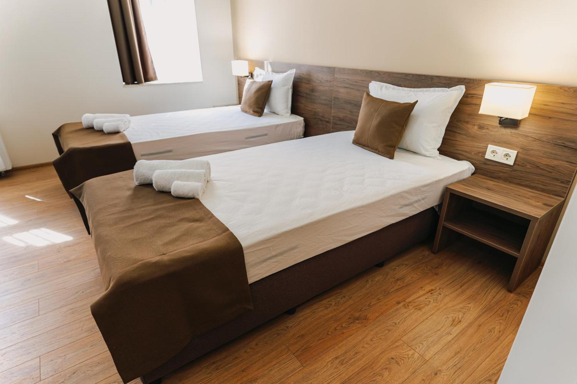 Хотел Театъръ Hotell Pleven Exteriör bild