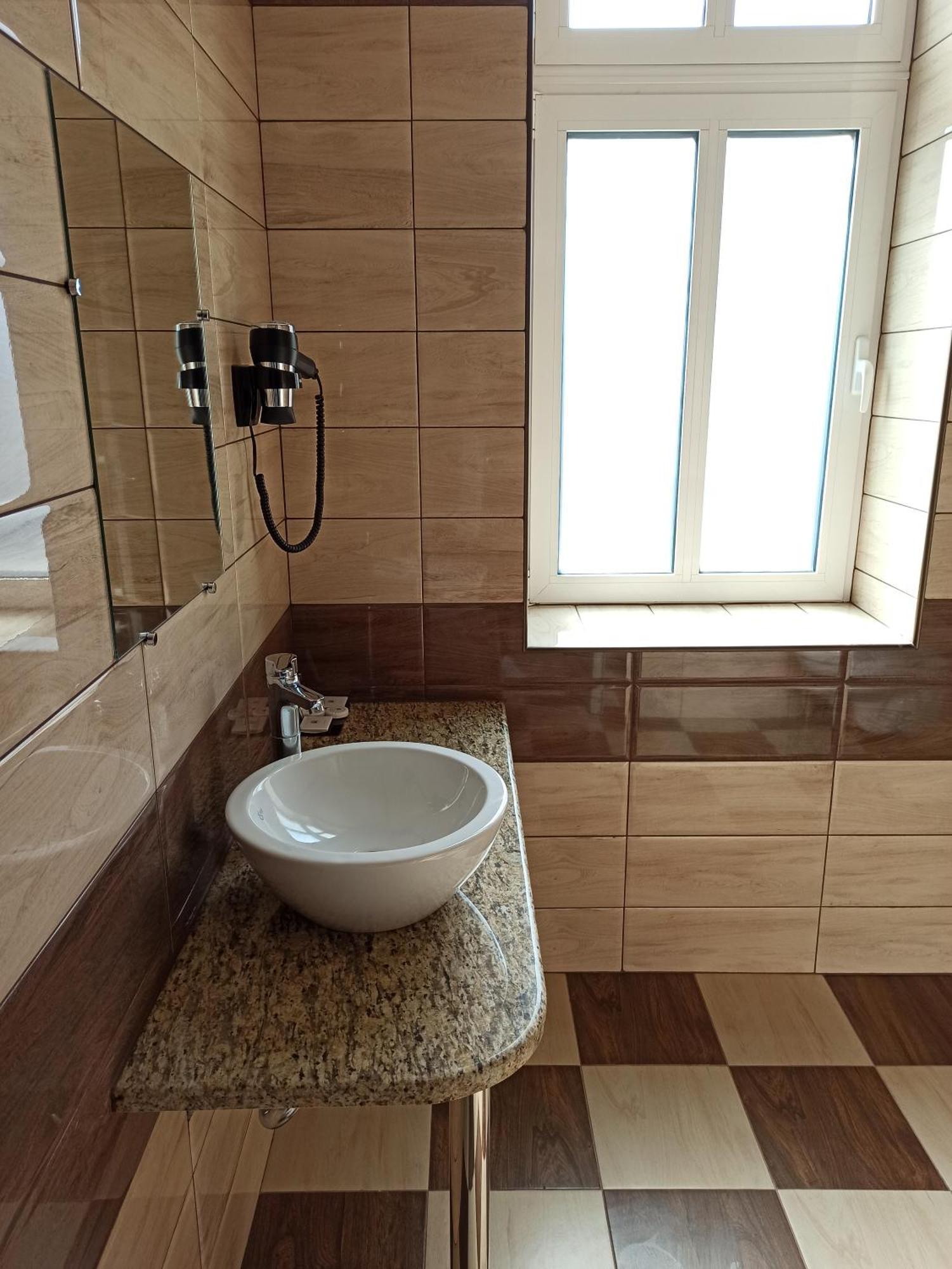 Хотел Театъръ Hotell Pleven Exteriör bild