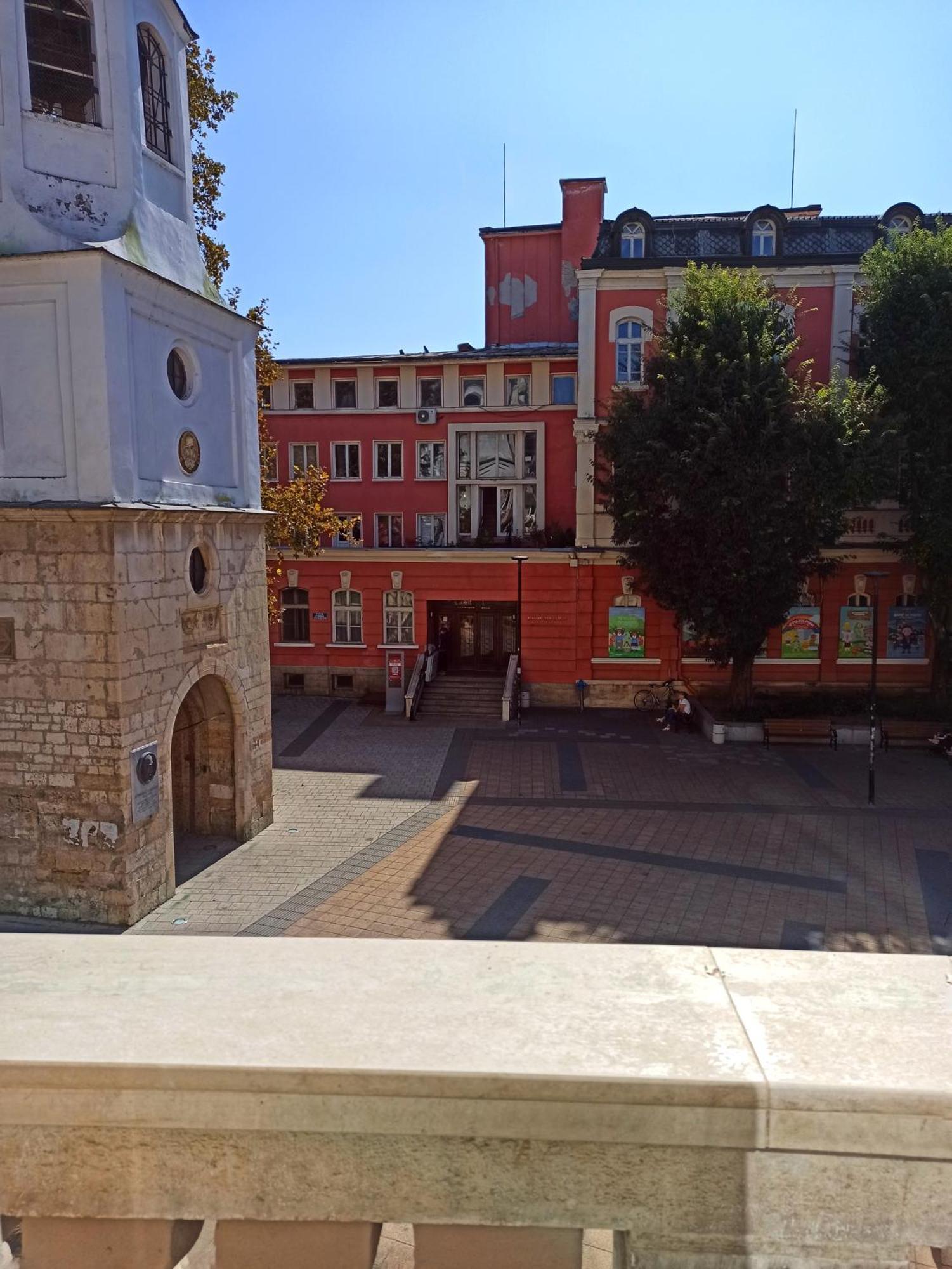 Хотел Театъръ Hotell Pleven Exteriör bild